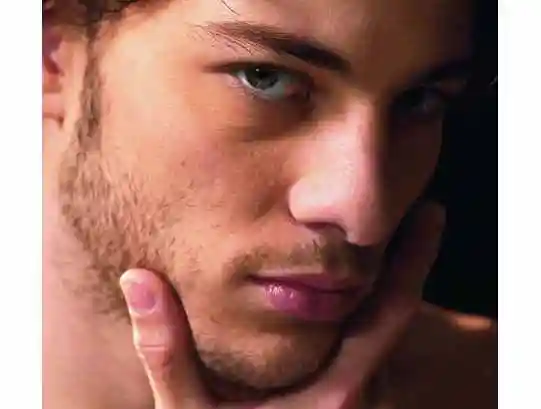 (3)如果雄激素分泌正常,只是局部长胡须的部位毛囊不发达或是被破坏