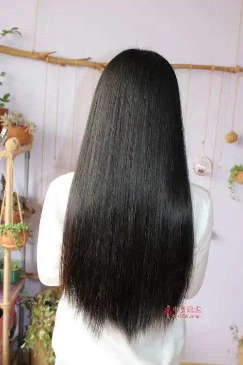 秀发美女先剃阴阳头再刮光头海浪17902