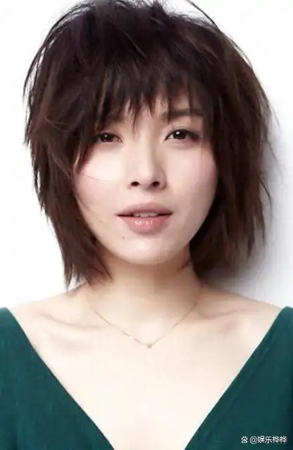 靳东老婆李佳,有何魅力让男神靳东沦陷,死心塌地对她好?