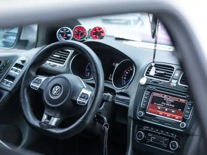 约拍凶悍钢炮来自京城的改装高尔夫gti