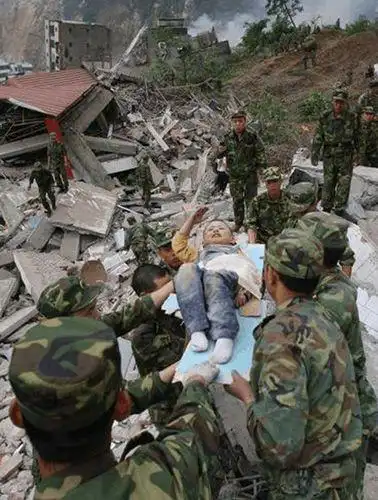 四川汶川地震中的感人事迹