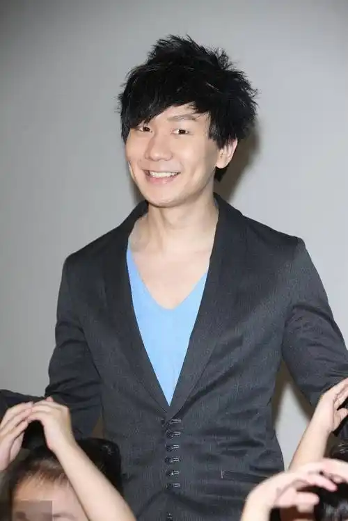 林俊杰早年一首《小酒窝》火边大街小巷,至今仍是华语乐坛最耀眼的