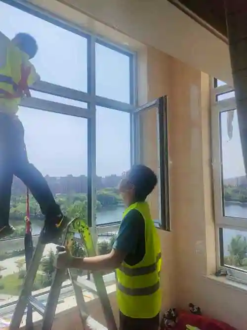 青岛市南区有安装窗户的吗?50元一平方,工地在青岛,有做的联