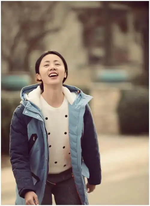 孙莉17岁就被黄磊追到手,相恋9年步入婚姻殿堂,被黄磊宠成公主