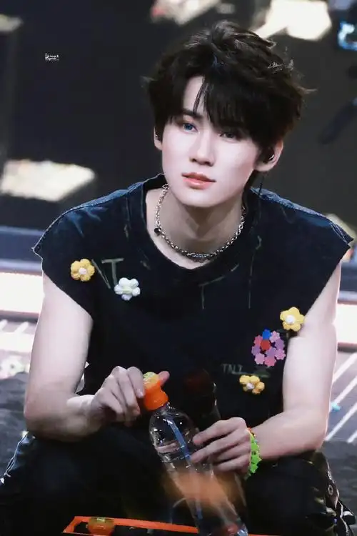 lv香港大秀明星阵容##张真源路易威登品牌大使