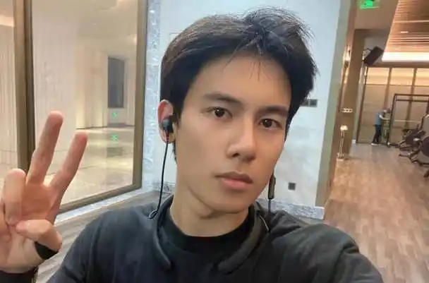 成龙周星驰提气质,刘恺威陈学冬变帅哥_眼睛_胡先煦_五官