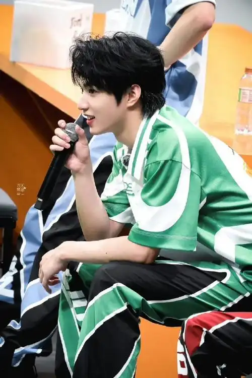 刘耀文blue##新声唱作人刘耀文