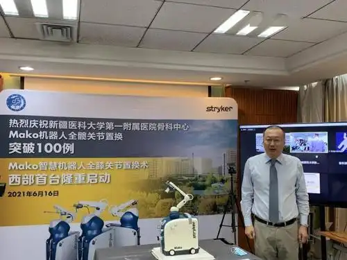 9时30分,曹力团队远程连线香港玛丽医院曲广运教授,仔细探讨了病人的