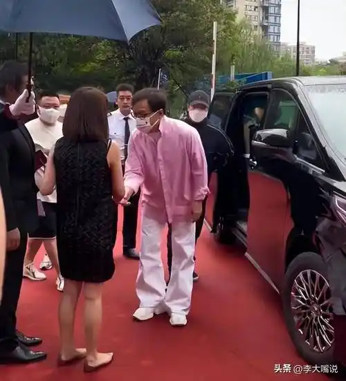 越低调越出乎意料细看70岁成龙的资产才知道什么叫人生赢家