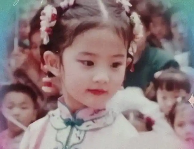 刘亦菲童年表演照眉清目秀灵动可爱