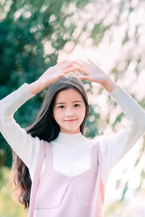 小费美图你的邻家小妹妹在河边