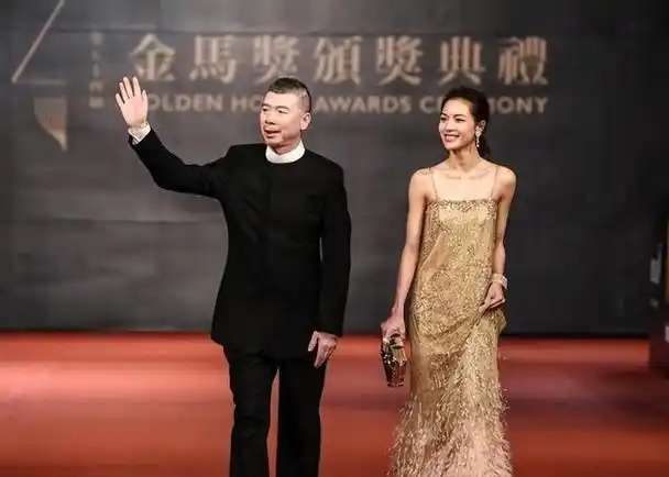 如此大的阵仗,仿佛看到了多年前捧李冰冰时候的样子.