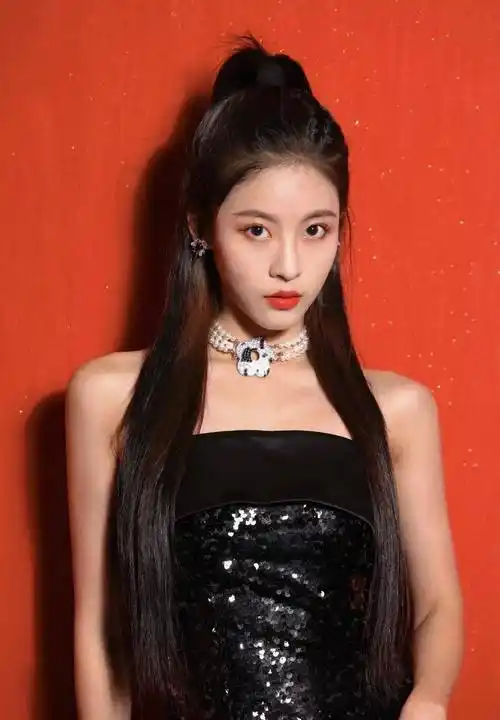 孙芮穿深v高开叉长裙,时尚写真_相机_身材_黑色