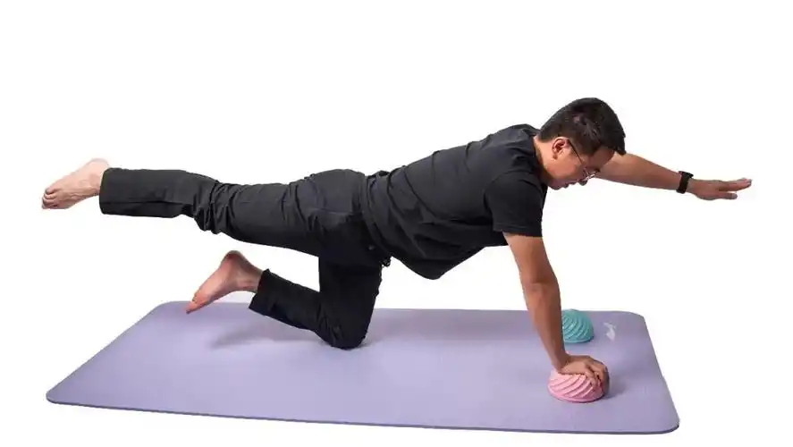 平衡球让你无法抗拒的核心训练