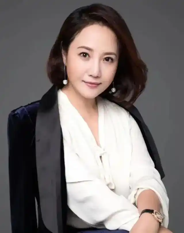 仍然活跃在广东电视台当中的四位元老级美女主持人,你最喜欢谁?