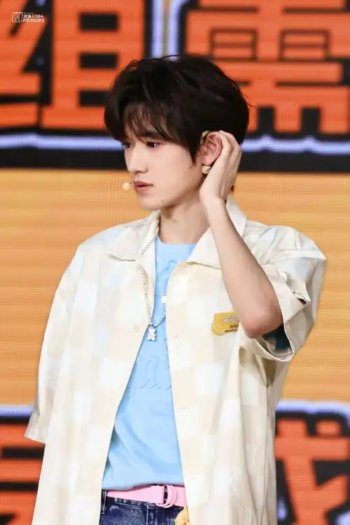 宋亚轩康师傅冰红茶品牌代言人##时代少年团夏日清爽穿搭##今日星拍