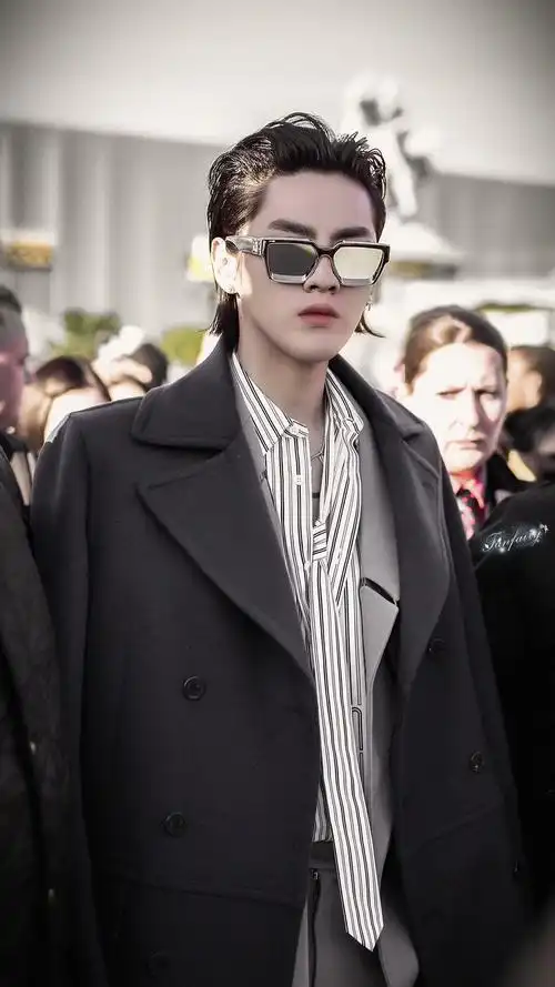 2020吴亦凡2020品牌秋冬系列大秀_高清图片大全-爱豆app