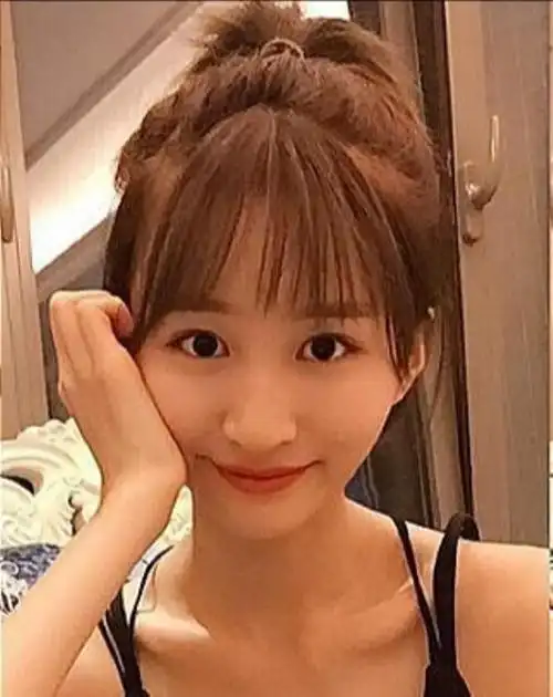 任嘉伦的妻子任嘉伦携老婆逛商场