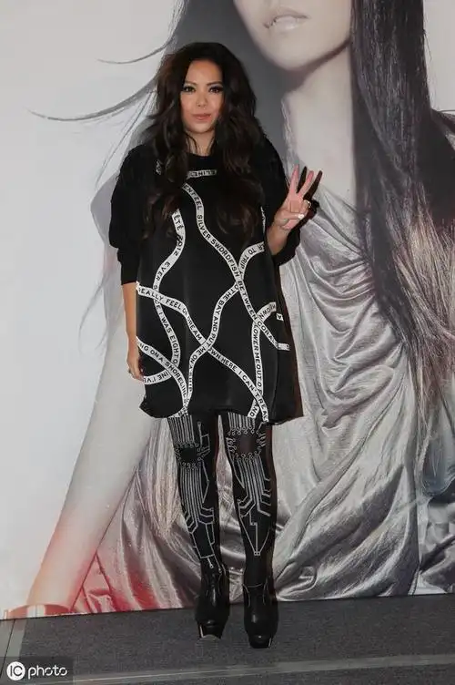 47岁的张惠妹身材惊人!大象腿瘦成了麻杆腿!网友:太厉害了