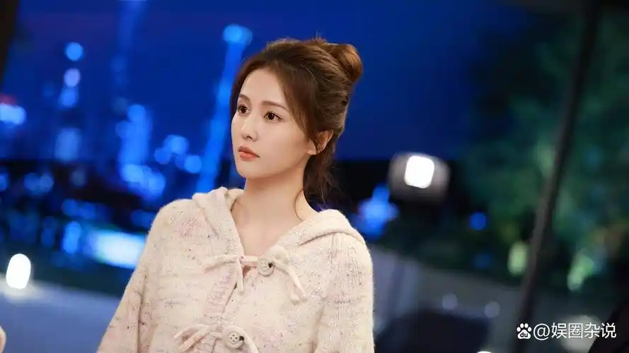 明明长着同一张脸,一个成顶流,一个却死活红不了,连于正都发愁_李一桐