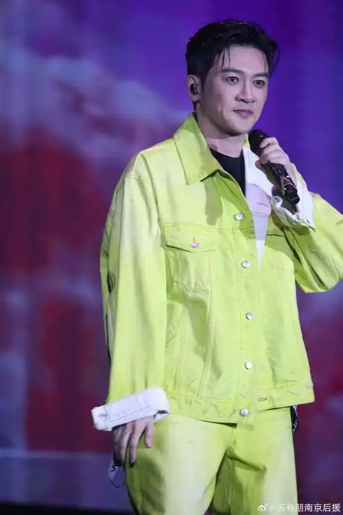 苏有朋超话#苏有朋在多重宇宙中遇见你演唱会#我们短暂交错,潮起潮落