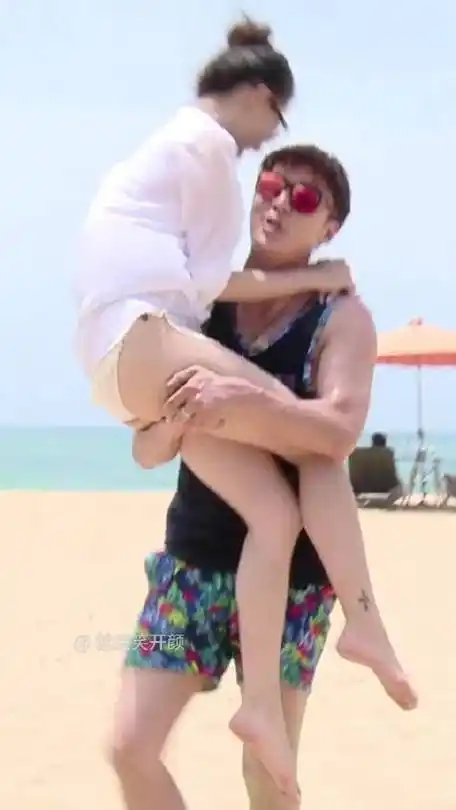 乔任梁恋综节目《我们相爱吧》单手扛徐璐#徐璐新恋情#就是笑开颜的