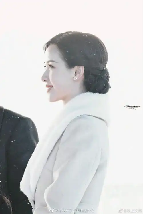 #陈都灵孤舟侧颜路透#