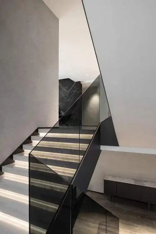 现代轻奢别墅楼梯装修效果图 举报/反馈