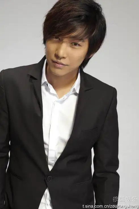 邹廷威忆母亲艰苦红色偶像口碑脱颖而出