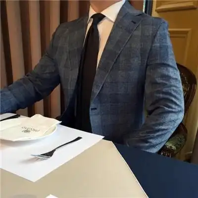 成熟稳重的男生陌陌头像高清大图我不喜欢说爱只喜欢谈钱