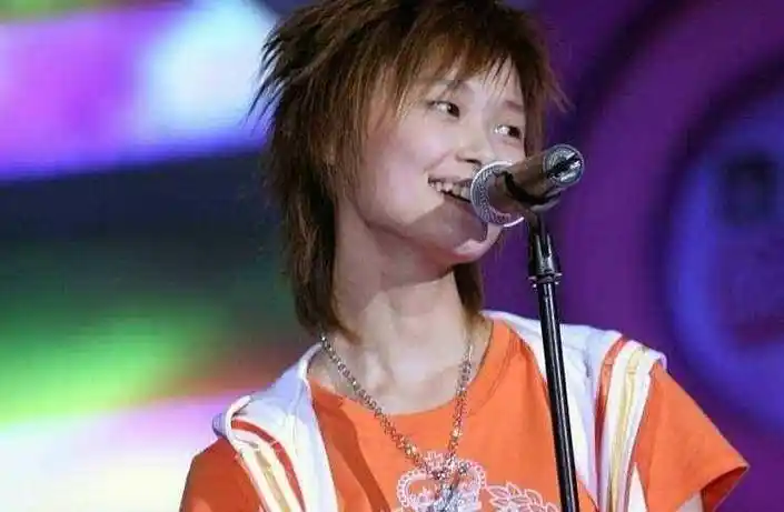李宇春将发新专辑,作为快乐女声05届冠军,18年后成顶流女歌手_李冰冰