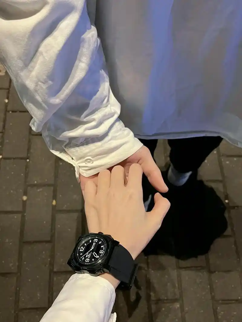 牵手的照片什么时候可以出现在你朋友圈啊. - 抖音