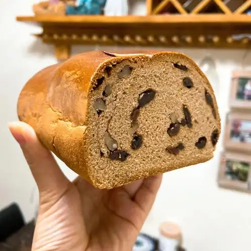 麦趣尔的纯牛奶喝过无数箱,但吃它们家的面包还是第一次,这料也太实在