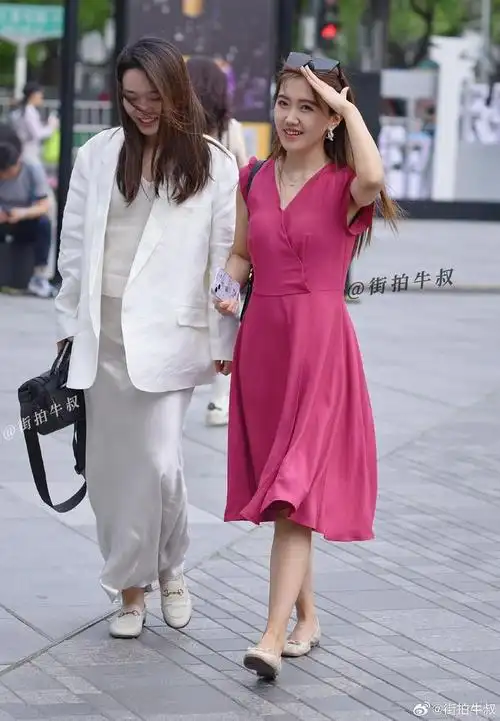 穿搭优雅的成熟美女