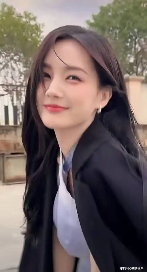 李一桐室内写真大片正式亮相,青春活力与少女魅力并存,仙女姐姐下凡