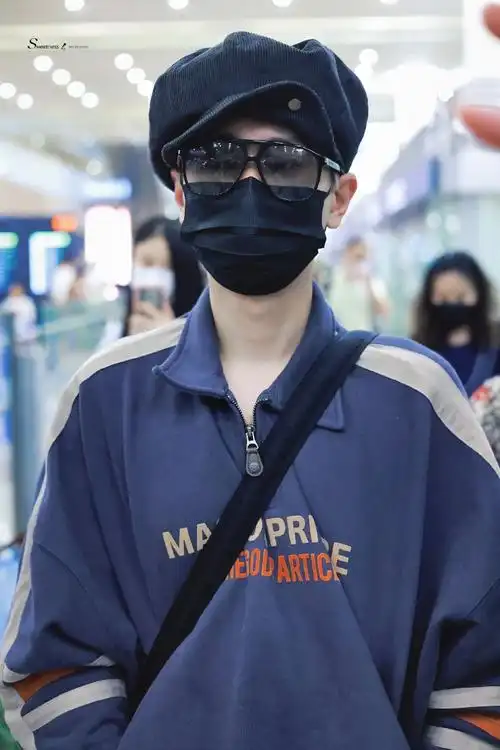 28   pvg02舞台上的大明星在机场变成乖巧小盆友#汪苏泷2023世纪