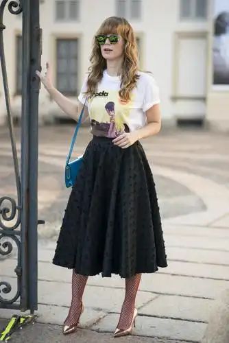 如果你是苹果身材,选半身裙记住三不要!显瘦又显高