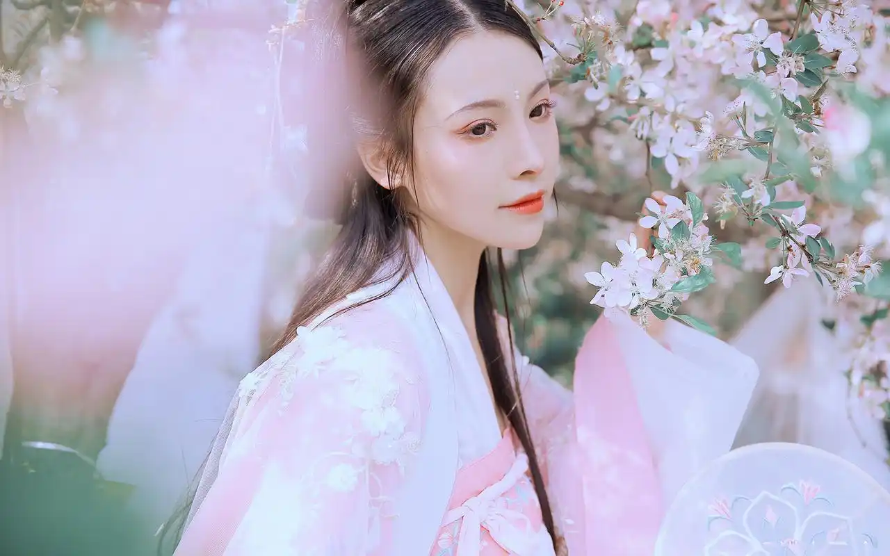 清新唯美古风美女写真桌面壁纸