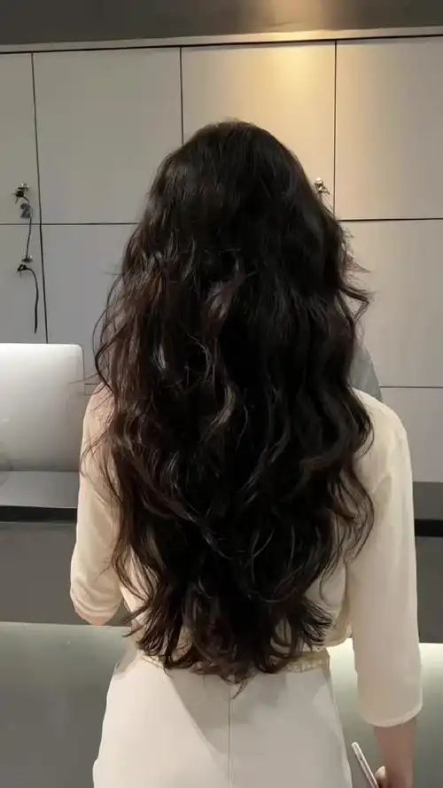 中长发烫发推荐秋冬季最受欢迎的卷发