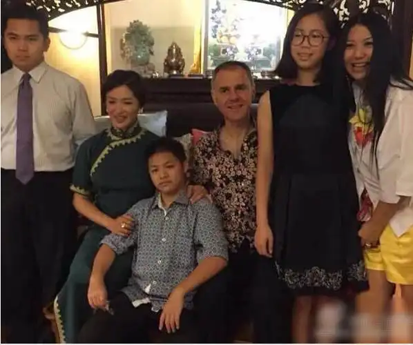 金星#大儿子嘟嘟罕见公开近况,晒妈妈美照为其庆生十分贴心