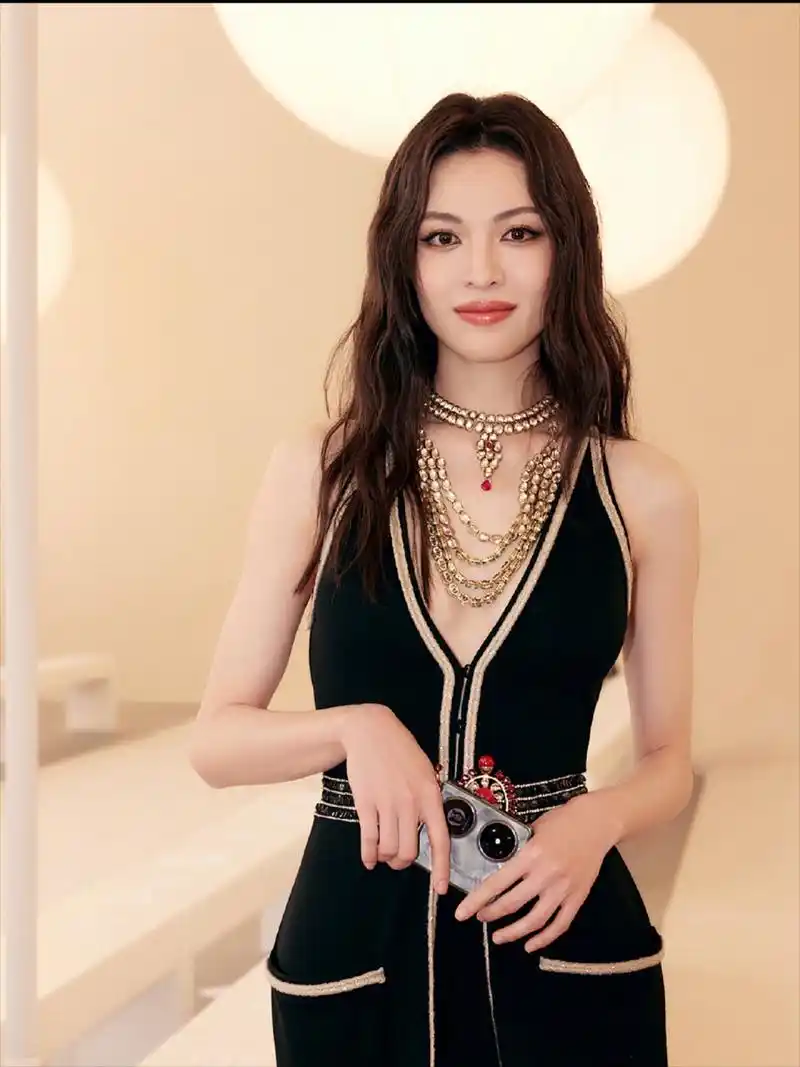 94钟楚曦的杂志写真真是让人惊艳!