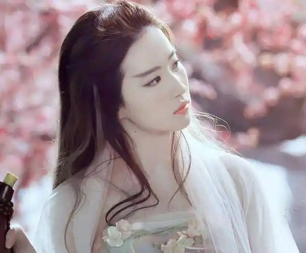刘亦菲演白浅:明明是白狐仙,偏偏扮成花仙子_花朵_古装_观众