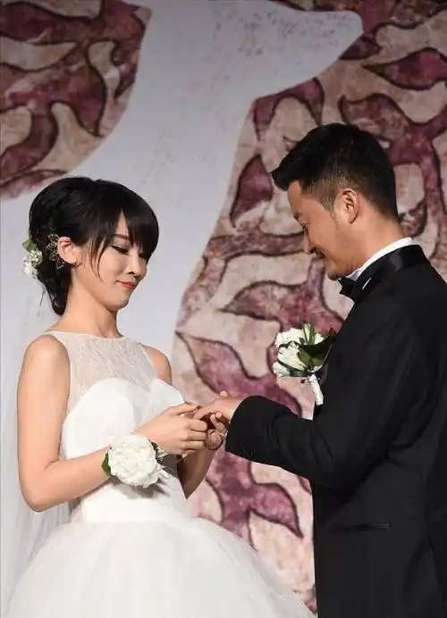 49岁的吴京做得屏幕上的"战狼",却因为"大男子"被观众喷成狗_谢楠