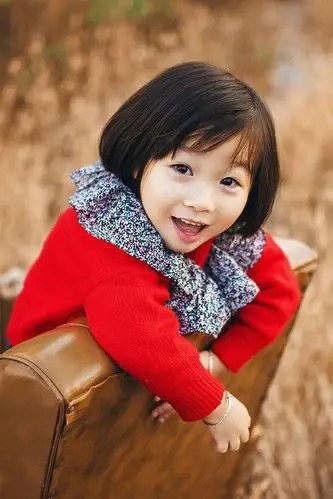 快乐的小女孩,短发,孩子