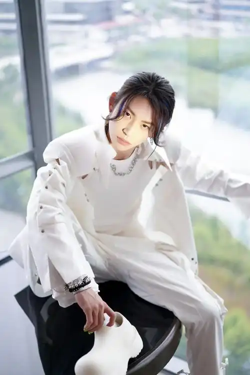 永劫无间全明星周末##小鬼蓝色挑染发型##小鬼纯白造型