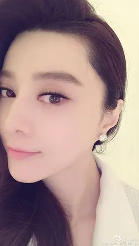 范冰冰自拍皮肤白滑红润 耳朵狭长似精灵(组图)_央广网