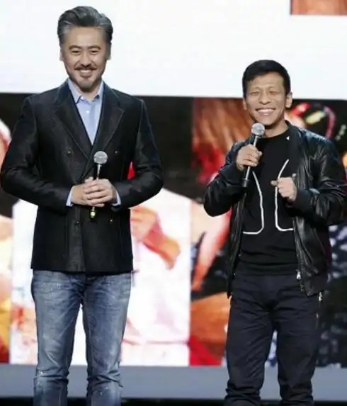 "萌叔"吴秀波的身高是178公分,宋小宝站在旁边明显的目测有十多公分的