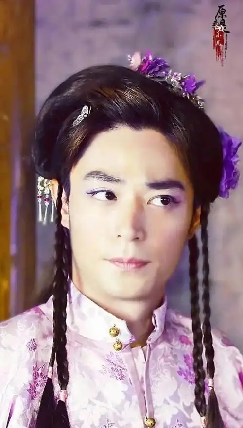 有一部分原因也是为了搞笑,毕竟,还是有很多"男扮女装"惊艳的造型的