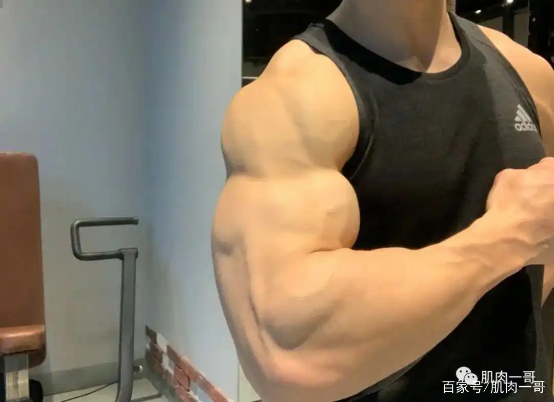 180cm成都教练走红,这胸肌是真实存在的么?