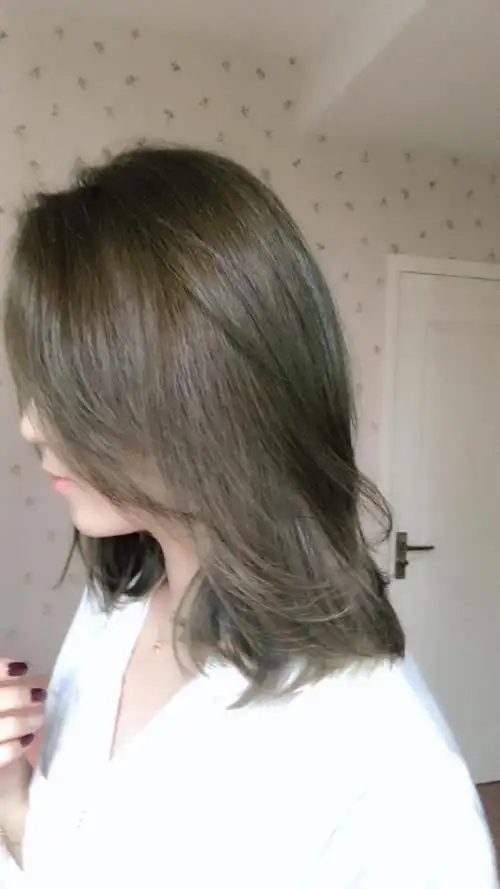 染了个亚麻闷青